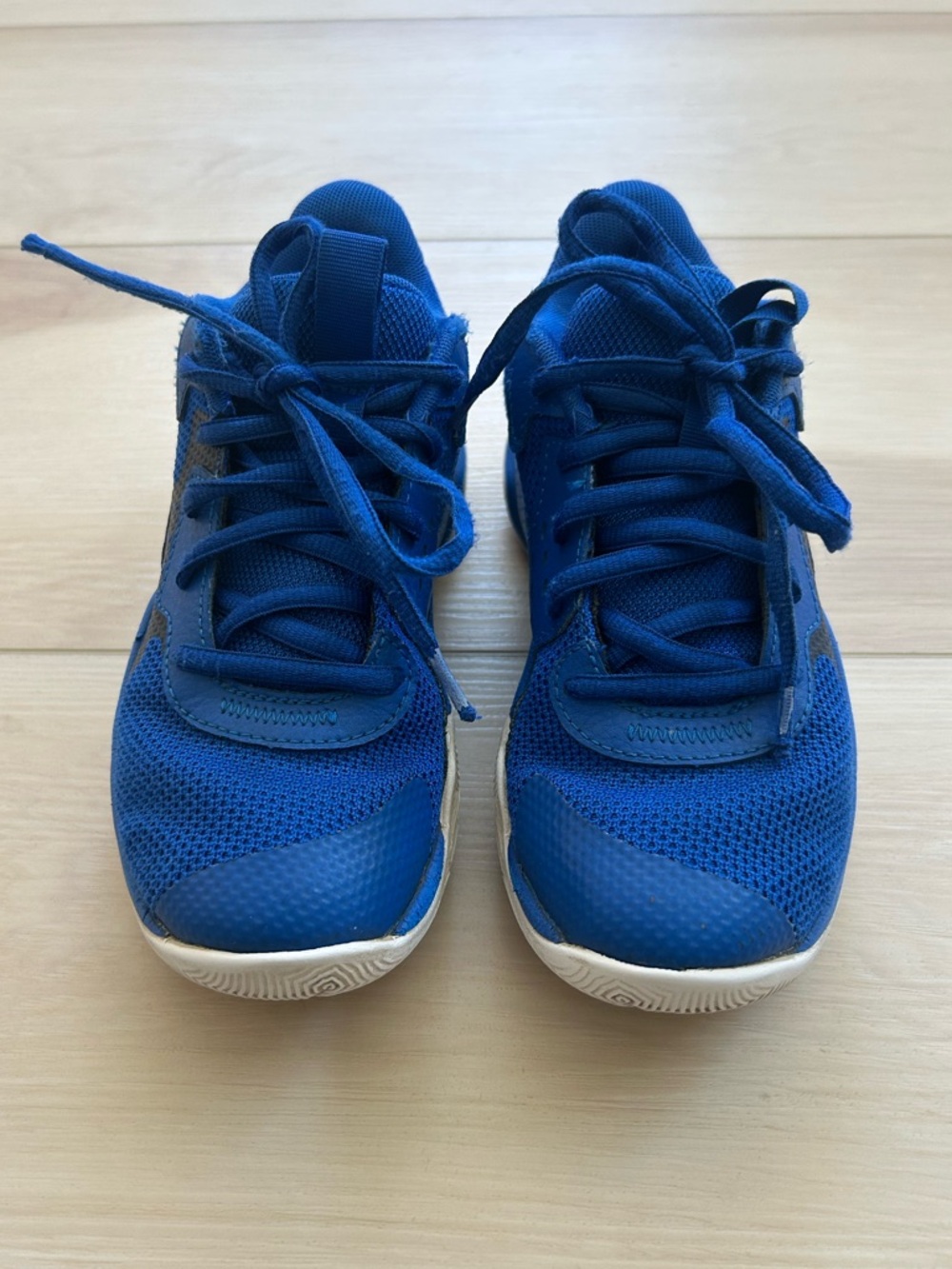 Youth Under Armour athletic shoe - size 1 - Picture 2 of 5